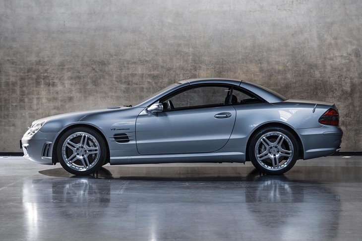 「バリオルーフ」を採用した5代目「SL」。これに先んじて、よりコンパクトなオープントップモデルである「SLK」にも用いられていた。