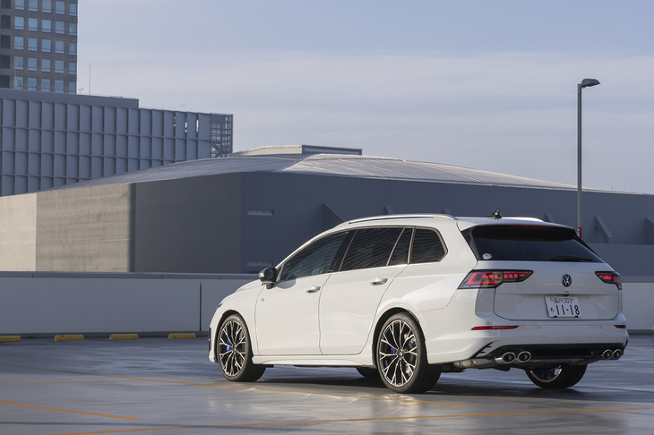 可変ダンパーの「DCC」を標準装備。15段階と減衰力を細かく設定できるのが特徴だ。