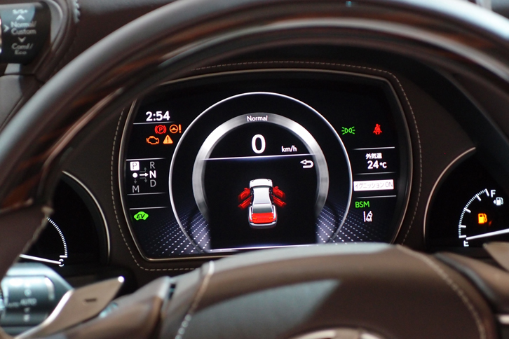 LS500h（メーターパネル）