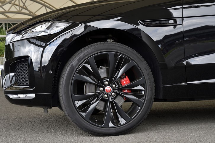 試乗車には22インチのオプションホイールが装着されていた。「S」グレードの標準サイズは20インチ。