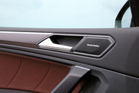 16チャンネルアンプに9スピーカーを組み合わせた総合出力480Wの「プレミアムサウンドシステムharman/kardon」は、「ラグジュアリーパッケージ」に含まれるオプションアイテム。