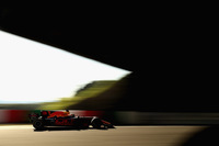 バーチャルセーフティーカー明けにエステバン・オコンのフォースインディアをオーバーテイク、3位表彰台をものにしたリカルド（写真）。残り数周、バルテリ・ボッタスのメルセデスが速いスーパーソフトタイヤで迫ってきたが、0.9秒差で抑え切った。意外にも鈴鹿では初ポディウムとなる。（Photo=Red Bull Racing）