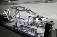 取材会場に展示されていた、新世代プラットフォーム。