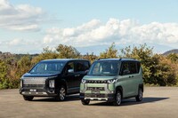 兄貴分の「デリカD：5」（写真左）とのツーショット。「デリカ」の名称こそ共通しているものの、こうして見ると両者はさほど似ていない。