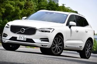 Tの字型のヘッドランプは、ほかのボルボ車にも見られるディテール。北欧神話に登場する神が持つ、ハンマーがモチーフになっている。