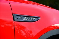 フロントフェンダー部のサイドベントにもリーパーロゴが配置される。これもマイナーチェンジで新たに採用された意匠のひとつだ。