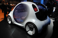 「スマート・ヴィジョンEQフォーツー」のリアビュー。