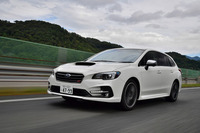 最新のアイサイト・ツーリングアシストでは、0～120km/hという幅広い車速域で、アクセル、ブレーキ、ステアリング操作を自動でアシストする。