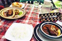 山中湖のレストラン古志路で昼食をいただくの図。こちらのお店、エントランスやレジの側に、やたらとフェラーリのミニカーが飾られていた。オーナーさん、実はかなりのクルマ好きなのでは……。