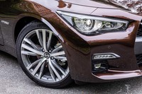 「スカイライン」は、全車ランフラットタイヤを採用。試乗したハイブリッドモデルには、前後とも245/40RF19サイズの「ダンロップSP SPORT MAXX 050 DSST CTT」タイヤが装着されていた。