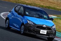 新型「ヤリス」には、ブレーキを制御することでコーナリング中のアンダーステアを抑制し、理想のライントレースを実現するACA（アクティブコーナリングアシスト）が用意される。