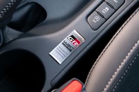 センターコンソールには「Developed For FIA World Rally Championship」と刻まれたプレートが貼られている。