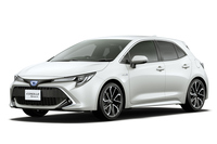 ほった：「『カローラ スポーツ』は実質的には『オーリス』の後継者に当たるわけですが、全体のフォルムとしては先代（2代目オーリス）より先先代（初代オーリス）に近いですよね」
	永福：「そうだね。先代はこんなにキャビンが“おむすび型”じゃなかったもんね」