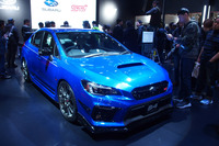 スバルブース内に展示されたカスタムモデル「WRX S4 STI Sport GTコンセプト」。