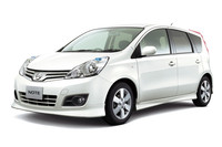 「日産ノート」にエアロとナビ付の特別仕様車