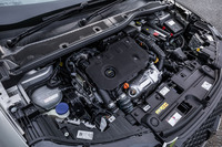 最高出力130PS、最大トルク300N・mの1.5リッター直4ディーゼルターボエンジンを搭載する「オペラBlueHDi」。8段ATとの組み合わせで、前輪を駆動する。