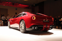 フェラーリの新たな旗艦「F12ベルリネッタ」上陸の画像