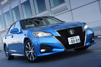 「アスリート」シリーズには、標準のボディーカラー（6色）のほかに、オプション「ジャパンカラーセレクションパッケージ」が用意される。これにより、写真の「天空（そら）」を含む12色の特別なボディーカラーと、同じく特別設定のインテリアカラー（3色）が選べるようになる。