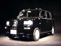 トヨタ、若者向けコンパクトワゴン「bB」を発売の画像