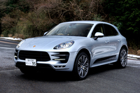 ポルシェ・マカン ターボ
    ボディーサイズ：全長×全幅×全高＝4700×1925×1625mm／ホイールベース：2805mm／車重：1980kg／駆動方式：4WD／エンジン：3.6リッターV6 DOHC 24バルブ ツインターボ／トランスミッション：7段AT／最高出力：400ps/6000rpm／最大トルク：56.1kgm/1350-4500rpm／タイヤ：（前）265/40R21 （後）295/35R21／価格：997万円
    