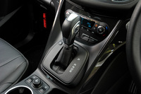 トランスミッションには「トレンド」「タイタニアム」ともにトルコン式6段ATが採用される。