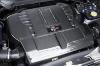 エンジンはスーパーチャージャー付きの5リッターV8。550psの最高出力と69.3kgmの最大トルクを発生する。