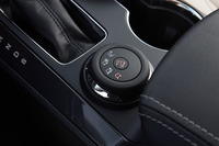 センターコンソールに備わる、走行モードのセレクター。滑りやすい下りの斜面で車速を制御するヒルディセントコントロールのスイッチも含まれる（セレクター中央部）。