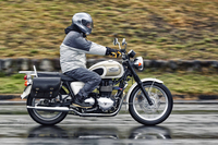 ボディーサイズ：全長×全幅×全高＝2230×740×1100mm
    ホイールベース：1500mm
    重量：230kg
    エンジン：865cc 空冷4ストローク 並列2気筒 DOHC 4バルブ
    最高出力：68ps（50kW）/7400rpm
    最大トルク： 6.9kgm（68Nm）/5800rpm