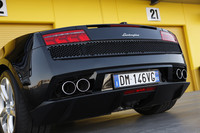 ポジションランプのY字は、リアでも反復される。ビスカスを用いた4WDは、通常30：70に前後トルクを分配する。