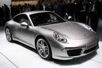 新型「ポルシェ911カレラ」。日本でも、来春にはデリバリーが始まるとか始まらないとか。
