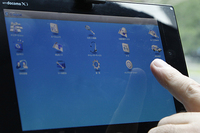 
    新「smart G-BOOK」のメニュー画面。一般的なルート検索のほか、オペレーターサービスにも対応しているのが特徴。
    