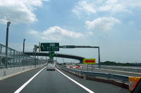 圏央道と東名高速をつなぐ海老名JCT。つながっている圏央道はここまで。ここから寒川北ICまでは建設中で、開通目標は2014年度としている（NEXCO中日本調べ）。