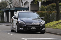 【スペック】4ドアセダン：全長×全幅×全高＝4580×1755×1470mm／ホイールベース＝2640mm／車重＝1255kg／駆動方式＝FF／2リッター直4DOHC16バルブ（151ps/6200rpm、19.5kgm/4500rpm）（数値はいずれも欧州仕様車のもの）