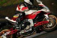 【Movie】最新のオートバイ23台が、サーキットを激走！の画像