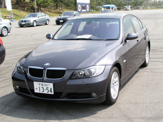 「E90型」となった新型「320i」