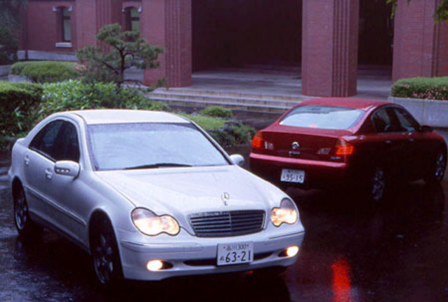 【スペック】メルセデスベンツC240（5AT）：全長×全幅×全高＝4535×1730×1425mm/ホイールベース＝2715mm/車重＝1520kg/駆動形式＝FR/2.6リッターV6SOHC18バルブ（170ps/5500rpm、24.5kgm/4500rpm）/車両本体価格＝505.0万円