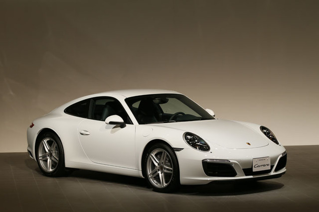 ポルシェ911カレラ」シリーズ発表会の会場から（その1） 内装・外装