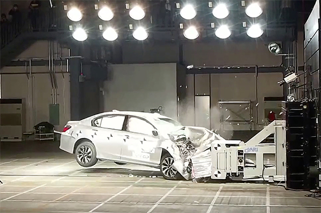 第228回：ハイブリッド車のオフセット前面衝突試験 自動車アセスメント