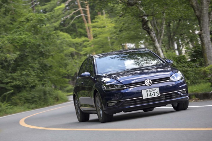 「TDIハイライン マイスター」の車両重量は1430kg。1.4リッターガソリンターボエンジン搭載の「TSIハイライン マイスター」よりも110kg、2リッターガソリンターボ搭載の「GTI」と比べても50kg重くなっている。