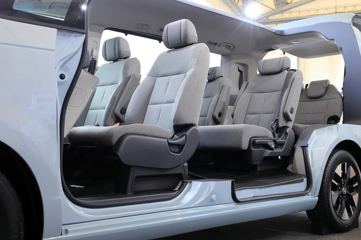 取材会場に展示されていたカット模型。ホンダの国内販売車史上最大とされる車内空間に、多彩なシートアレンジと、新型「ステップワゴン」は、奇をてらうことなくミニバンの機能を追求したクルマとなっている。