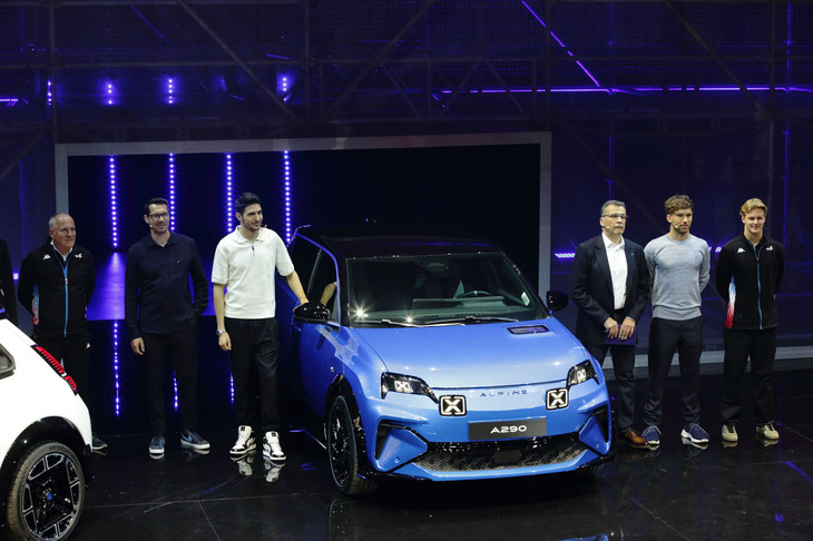 アルピーヌのフィリップ・クリエフCEOをはじめ、アルピーヌF1チームのドライバーらも姿を見せた。