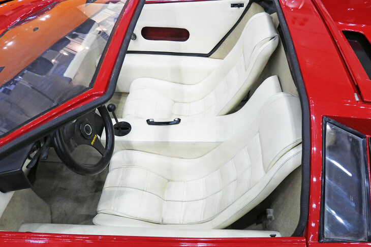 「オートモビル カウンシル2024」の会場より、Wolf Racingの出展ブースの様子。