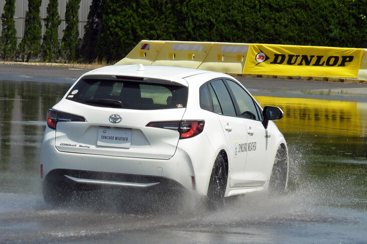 ウエット路面での性能は「ルマンV＋」と同等の印象。同門のサマータイヤ、それもフラッグシップの製品と互角というのには驚かされた。