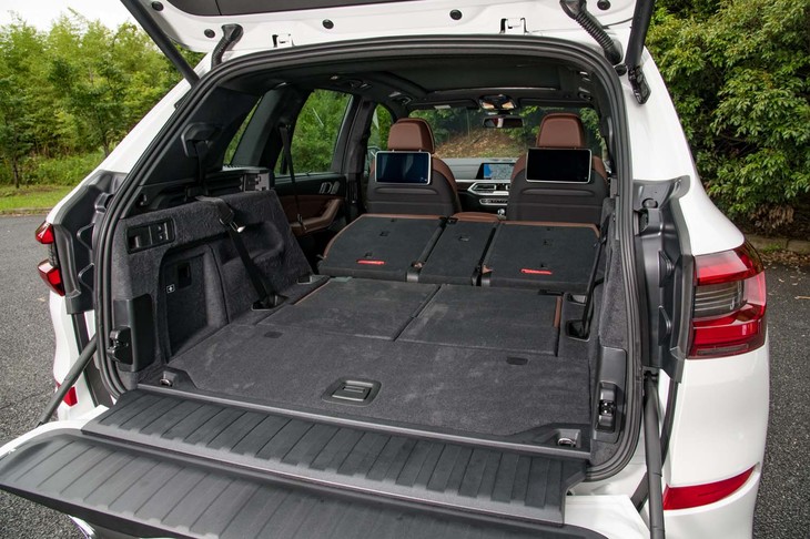 2列目、3列目ともシートを倒したところ。この状態での荷室容量は1870リッター。