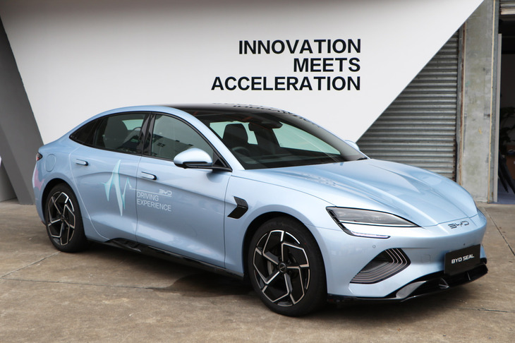 2022年5月に発表された「BYDシール」。日本では2024年春の導入が予定されており、ジャパンモビリティショー2023では右ハンドル仕様が公開された。