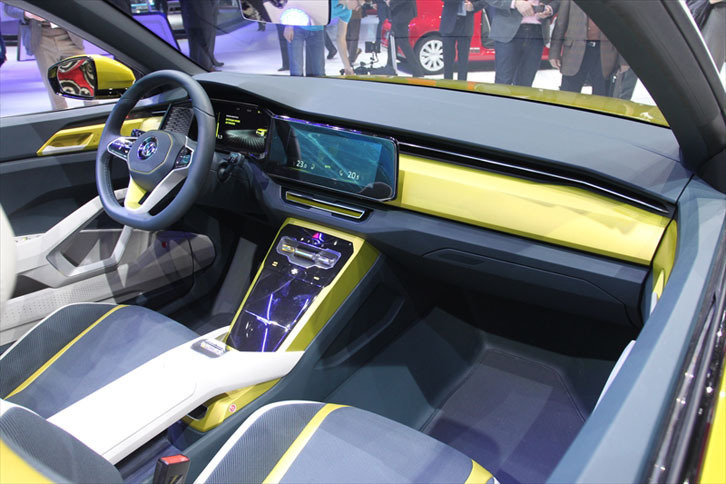 「フォルクスワーゲンTクロス ブリーズ」のインテリア。