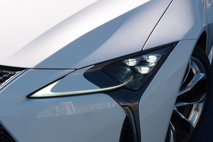 レクサスLC500h（ヘッドランプ）