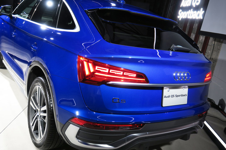 アウディQ5スポーツバック 1st edition（リアビュー）