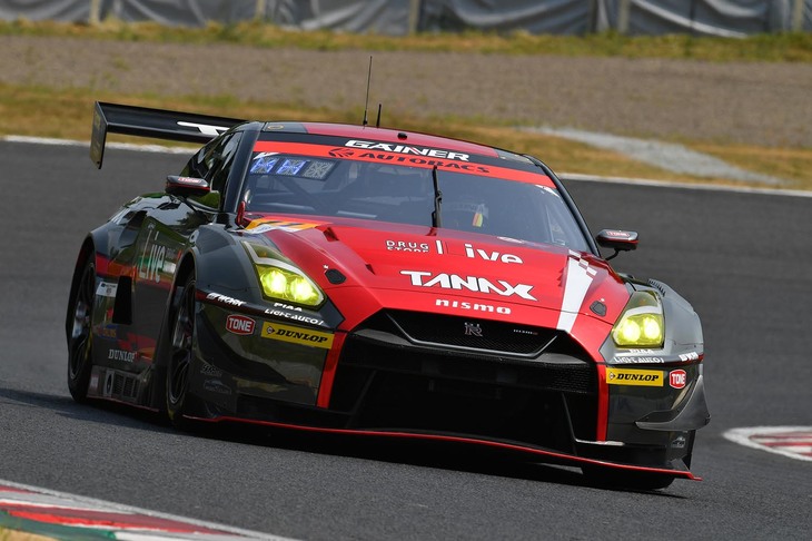GT300クラスを制した平中克幸／安田裕信組のNo.11 GAINER TANAX GT-R。