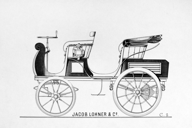 1898年に、ヤーコブ・オーナー社に在籍していたフェルディナント・ポルシェが初めて設計したとされる電気自動車。自動車の黎明（れいめい）期において、変速機や動力の遮断機構を必要としない電動モーターは有望な動力源とされていたが、バッテリー密度の低さがネックとなり、内燃機関に取って代わられていった。